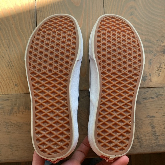 Vans Classic slip on skate shoe, EUC, grey, W’s 8.5/M’s 7 - Picture 4 of 8